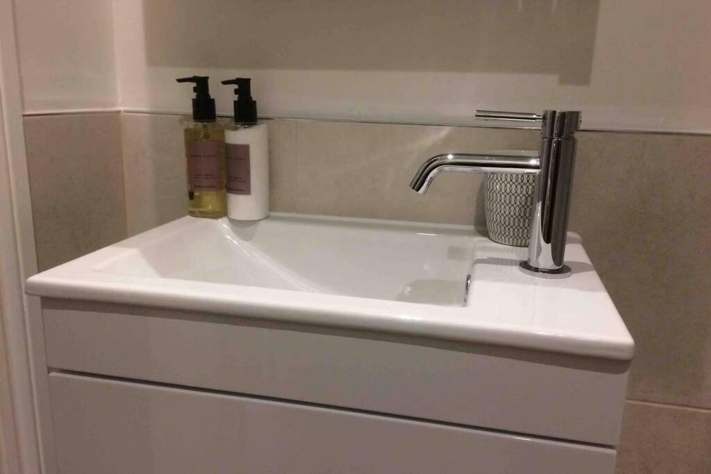 Beautiful Bath Apartment In Central Milsom Street Exterior photo